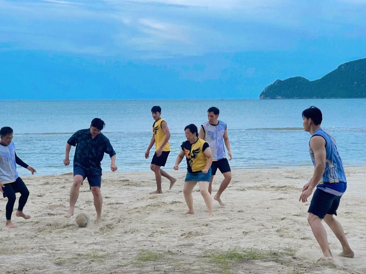 Baan Golden Resort & Residences Sam Roi Yot Bagian luar foto